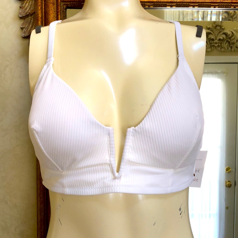 New women’s white bikini top. Size 34 DD.  Small ribbed material. V in front.